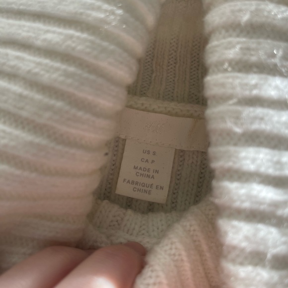 H&M Rib Knit Turtleneck Sweater, White, Size Small/Oversize - Picture 2 of 3